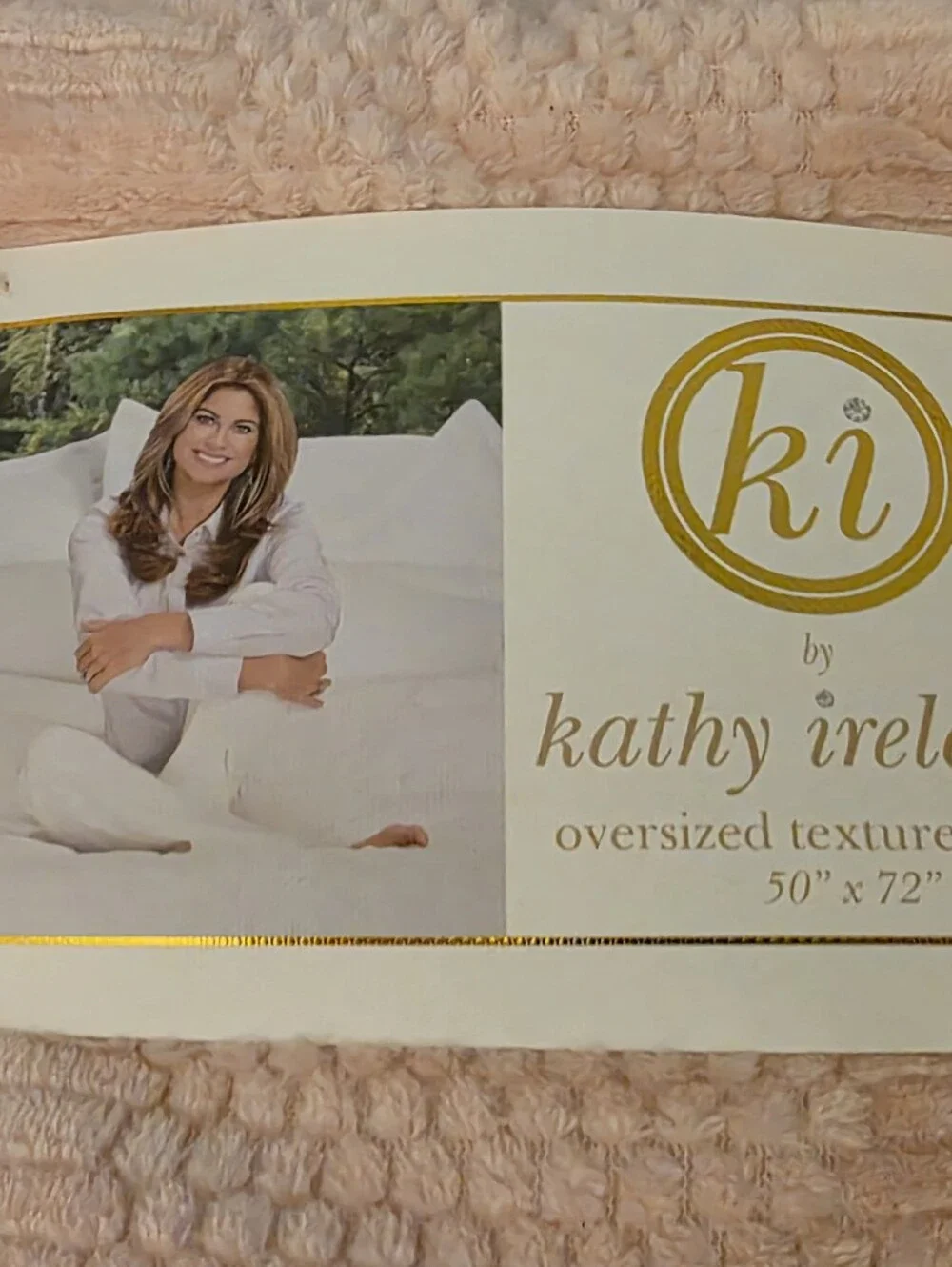 kathy ireland Plush Textured Throw Blanket - Blush